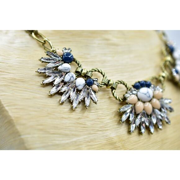 Chloe + Isabel Statement Necklace Collar Crystal Sparkling Blue White Jewels Bn7 - Picture 3 of 12